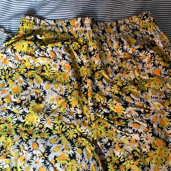 Urban outfitters floral print pants - Picture 3 of 4